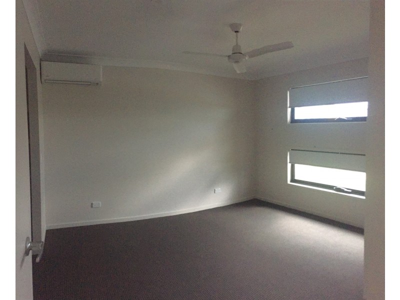 8 Mount Glorious Street, Park Ridge QLD 4125