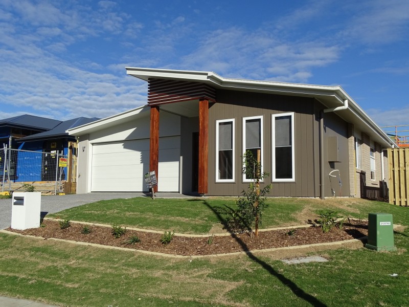 50 Stradbroke Crescent, Springfield Lakes QLD 4300