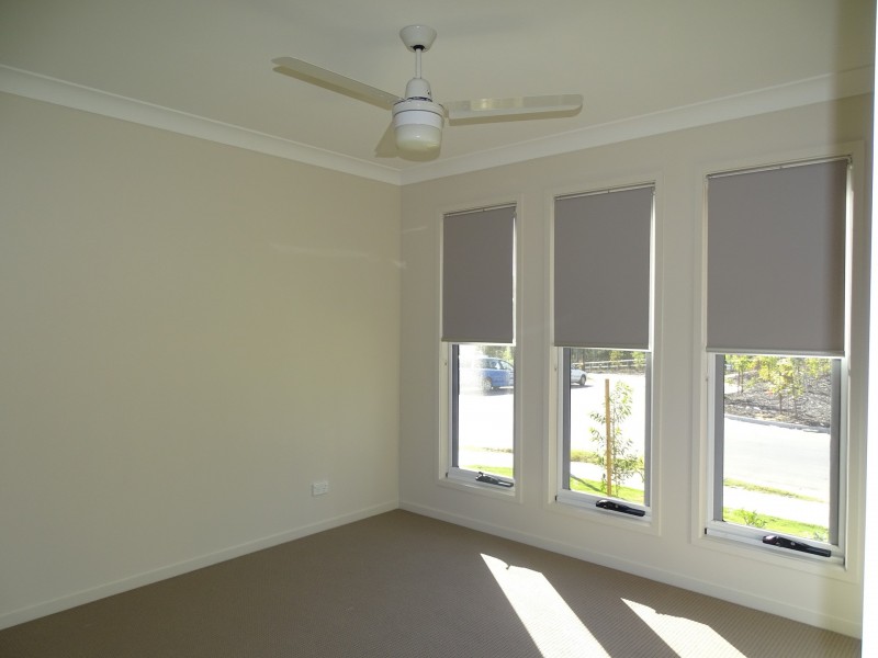 50 Stradbroke Crescent, Springfield Lakes QLD 4300