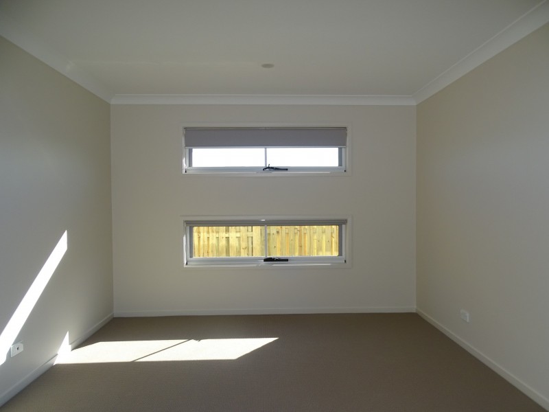 50 Stradbroke Crescent, Springfield Lakes QLD 4300