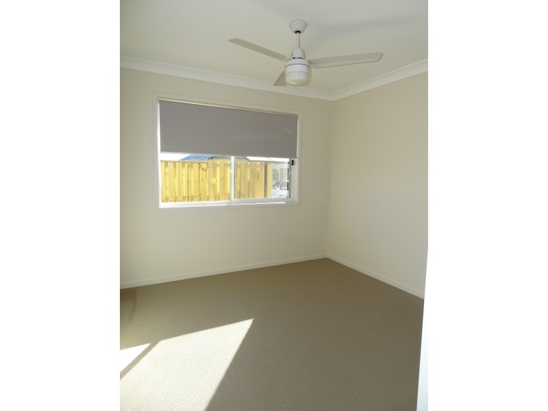 50 Stradbroke Crescent, Springfield Lakes QLD 4300