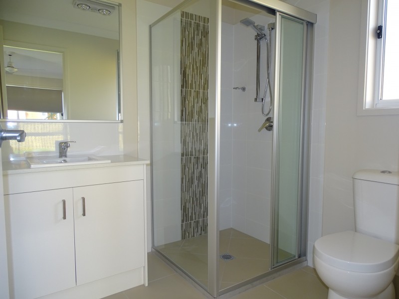 50 Stradbroke Crescent, Springfield Lakes QLD 4300