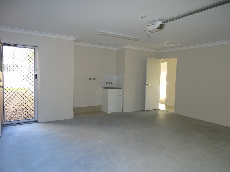 50 Stradbroke Crescent, Springfield Lakes QLD 4300