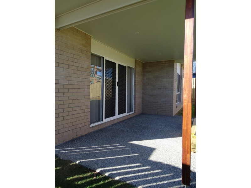 50 Stradbroke Crescent, Springfield Lakes QLD 4300