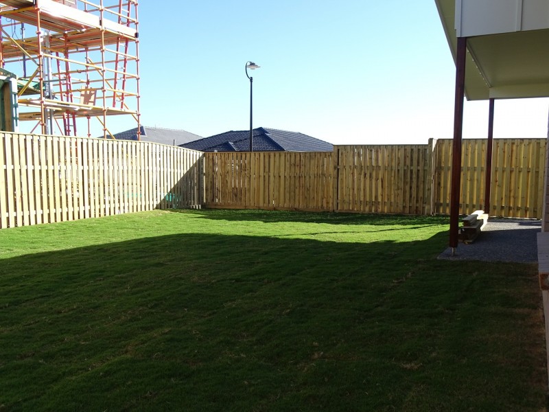 50 Stradbroke Crescent, Springfield Lakes QLD 4300