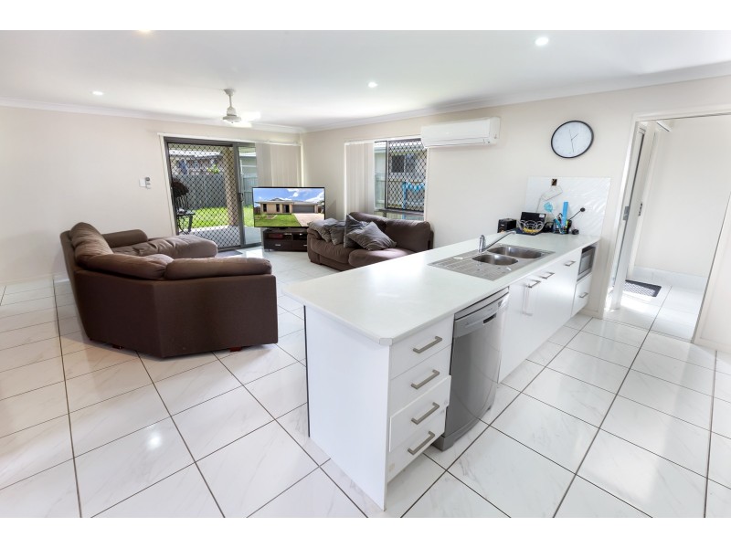 4 Deschamps Court, Loganlea QLD 4131