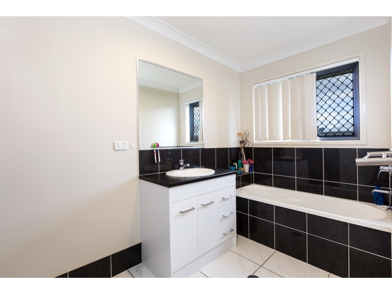 4 Deschamps Court, Loganlea QLD 4131