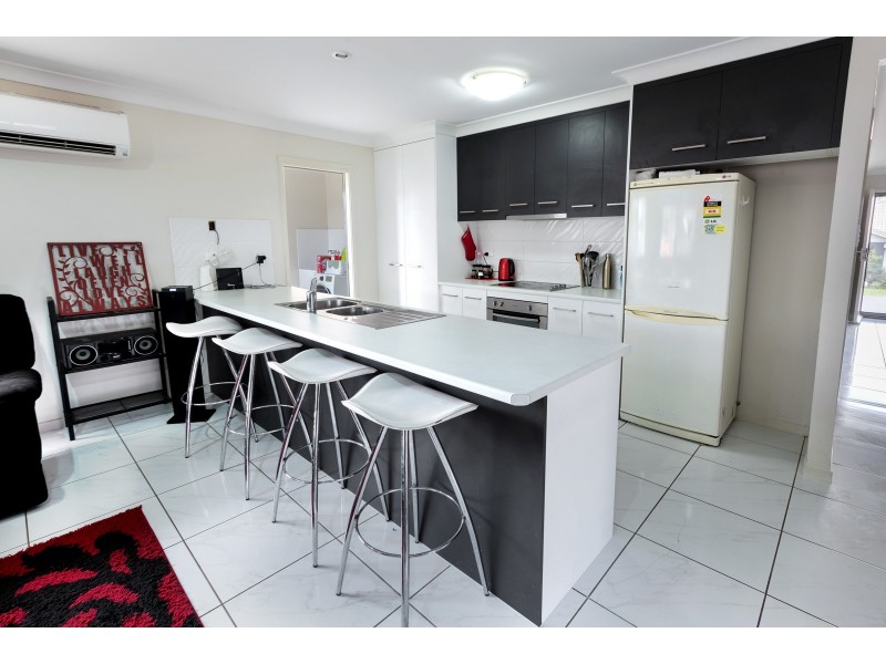 6 Deschamps Court, Loganlea QLD 4131