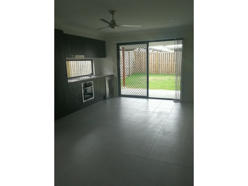 2/35 Bishampton Cct, Logan Reserve QLD 4133