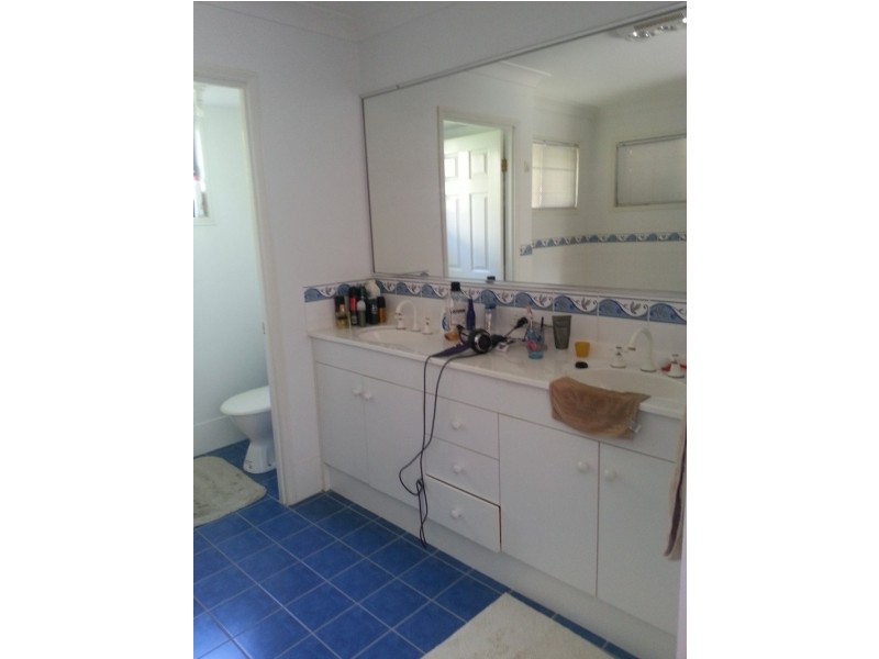 8 Kempe Court, Edens Landing QLD 4207