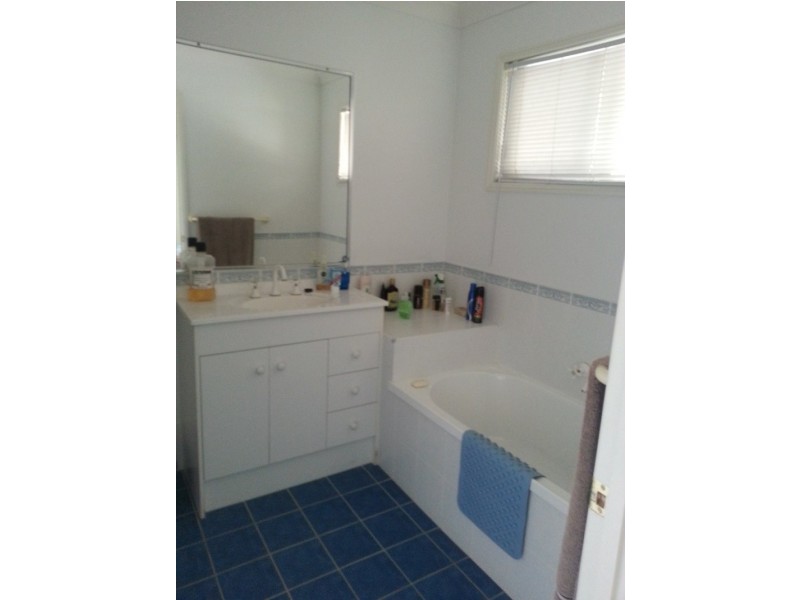 8 Kempe Court, Edens Landing QLD 4207