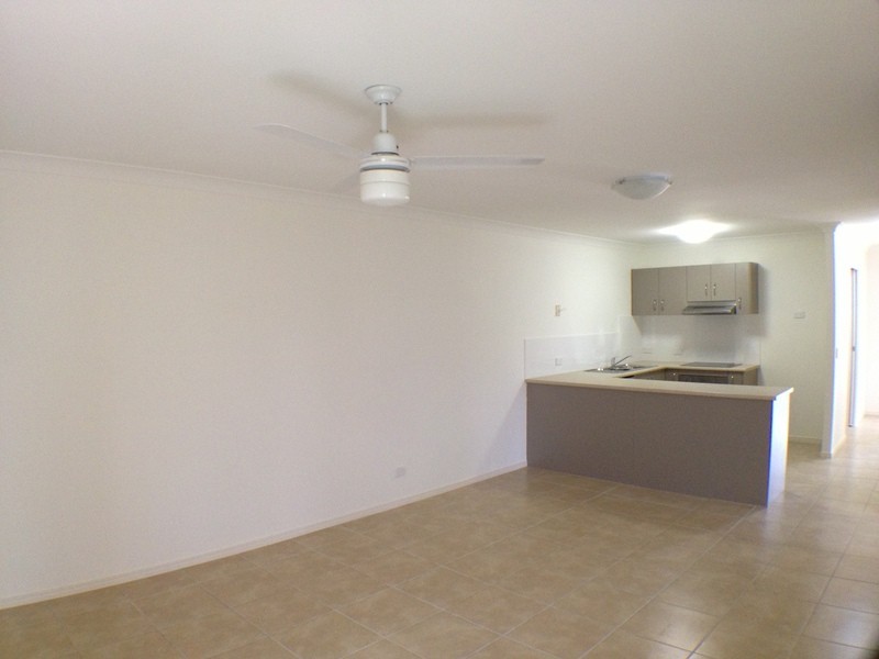 2/29 Sarah Drive, Yamanto QLD 4305