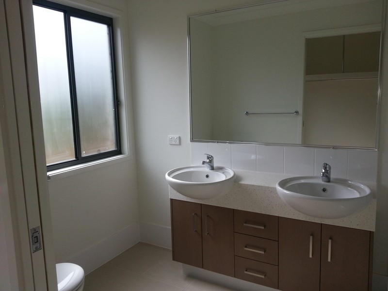 2/16-18 Turpin Street, Labrador QLD 4215