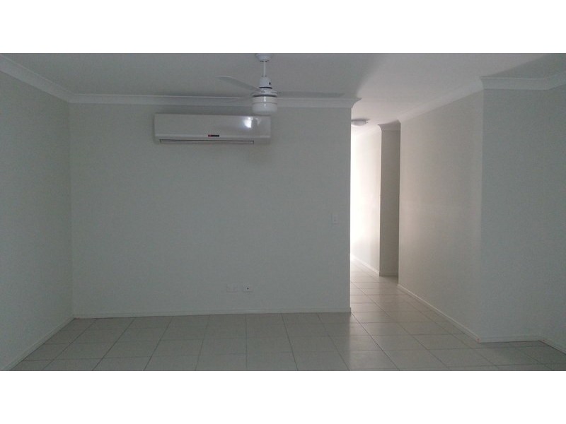 1/9 Bahrs Point Drive, Bahrs Scrub QLD 4207