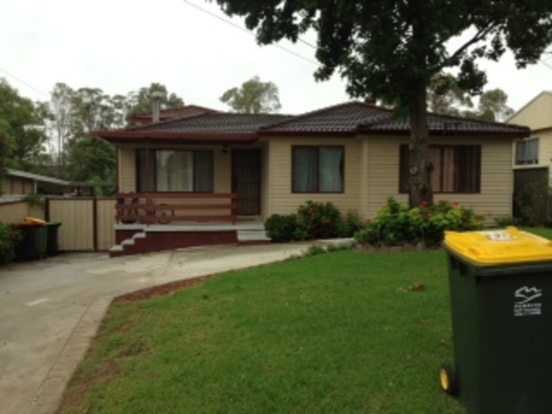 4 Balmoral Drive, Cambridge Park NSW 2747