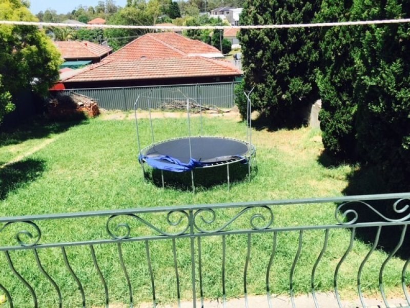 42 Arnett St, Pendle Hill NSW 2145