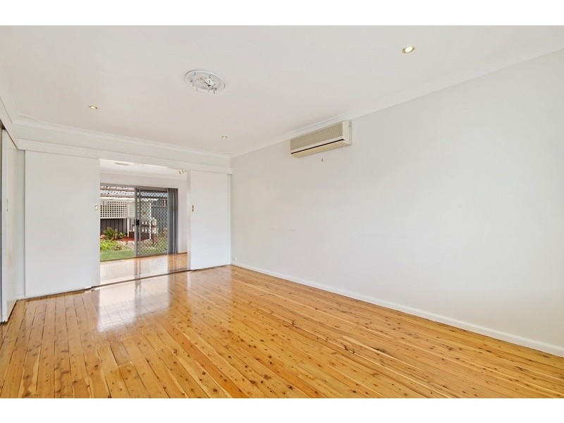 8 Orange Pl, Seven Hills NSW 2147