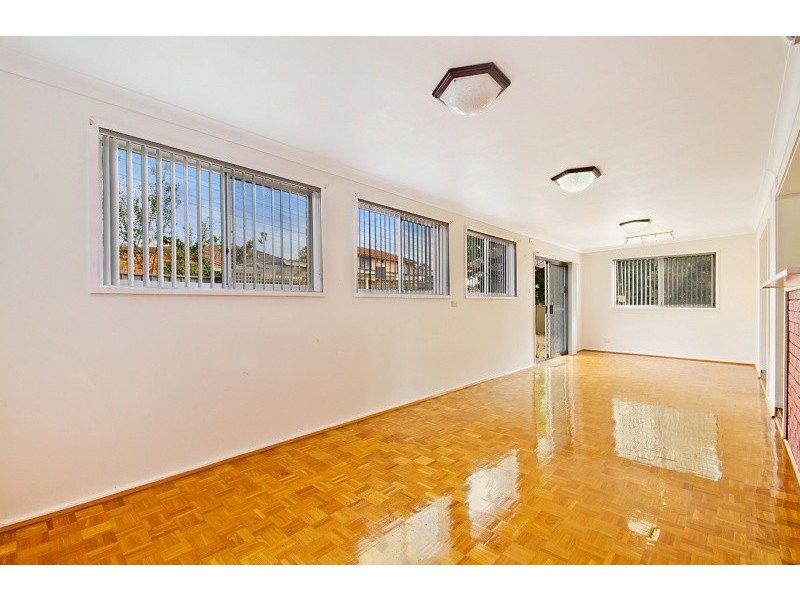 8 Orange Pl, Seven Hills NSW 2147