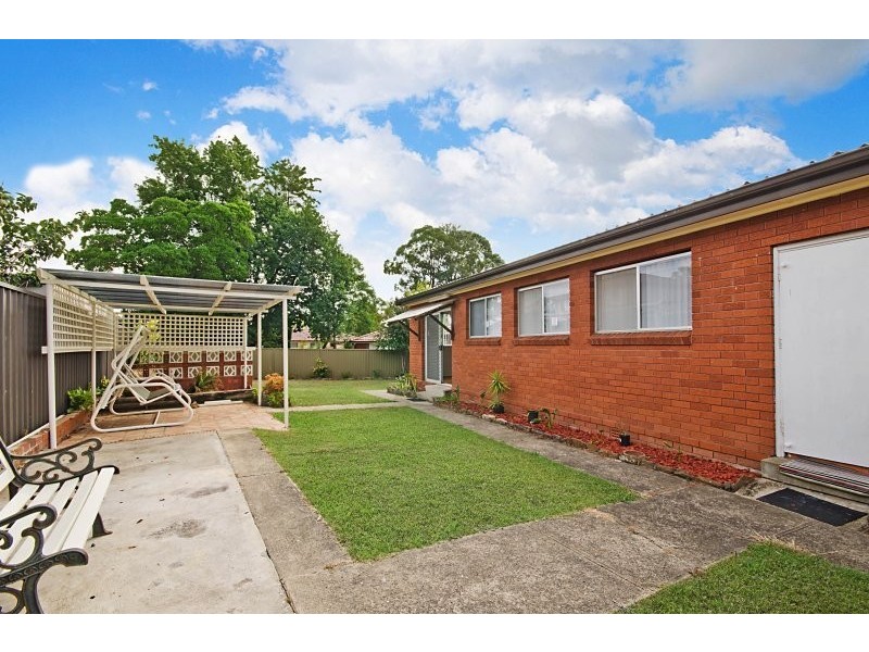 8 Orange Pl, Seven Hills NSW 2147