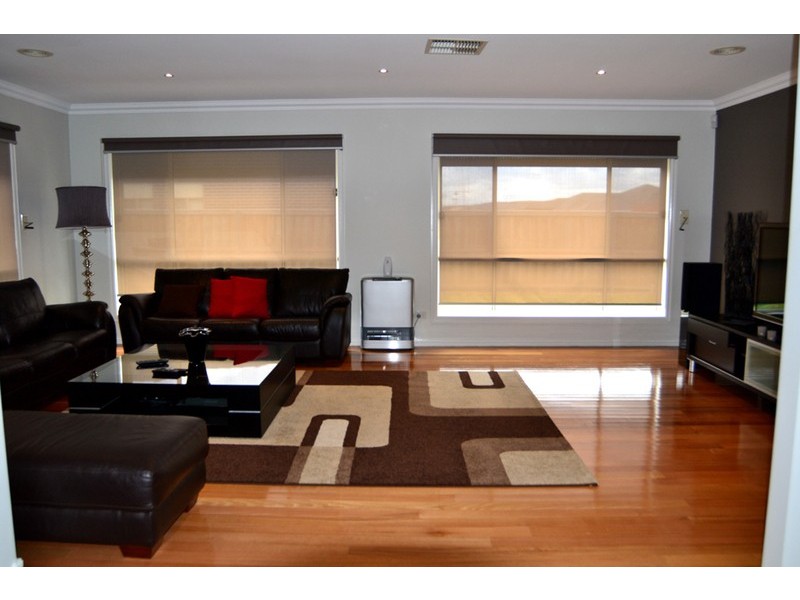 25 Songbird Crescent, South Morang VIC 3752