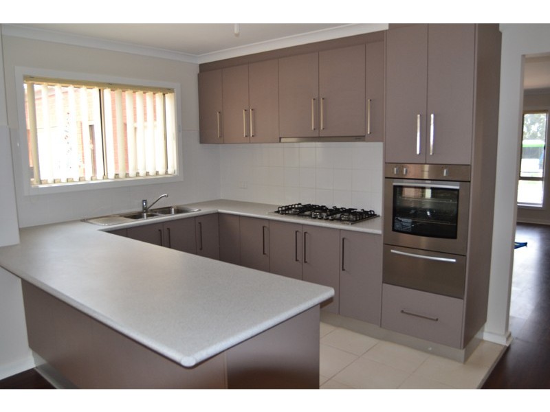 563  The Lakes Boulevard, South Morang VIC 3752