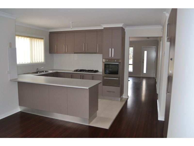 563 The Lakes Boulevard, South Morang VIC 3752