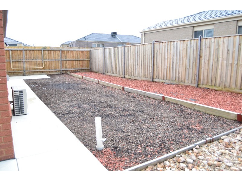 563 The Lakes Boulevard, South Morang VIC 3752