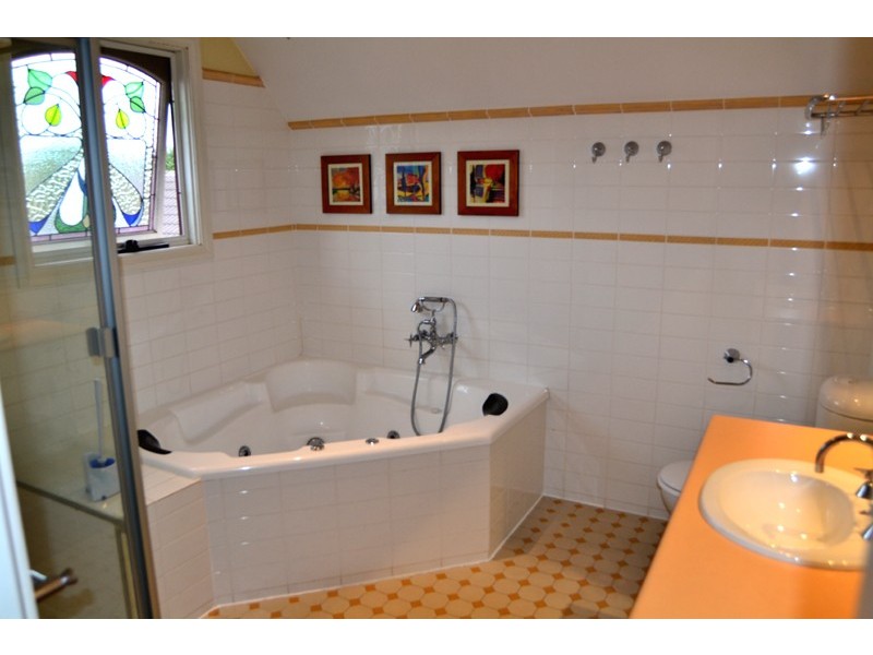 18 Viewbank Place, Mill Park VIC 3082