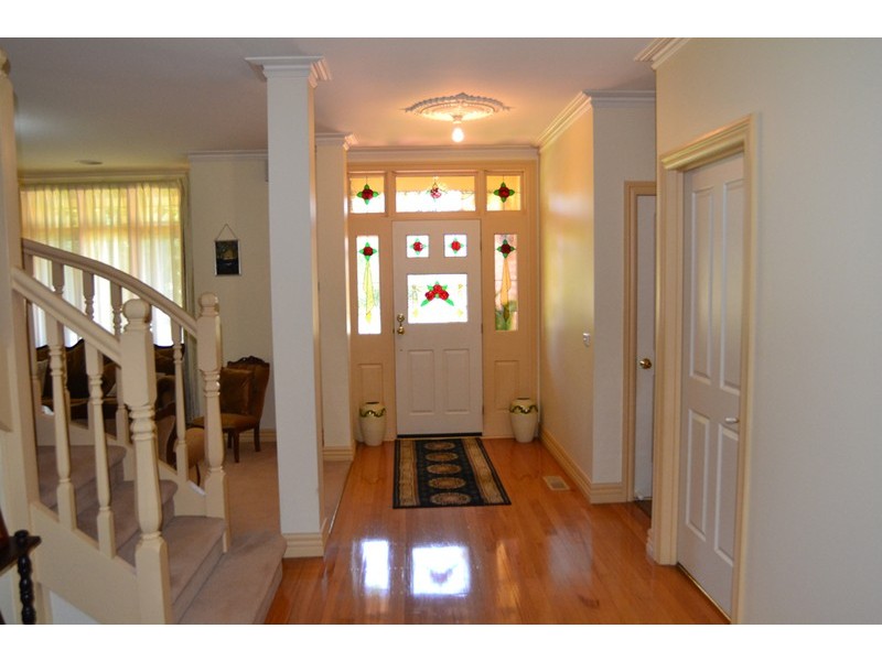 6 Latham Close, Mill Park VIC 3082