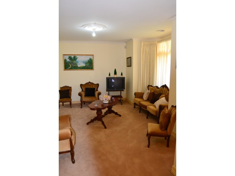 6 Latham Close, Mill Park VIC 3082