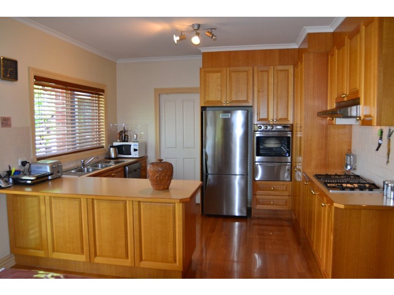 6 Latham Close, Mill Park VIC 3082