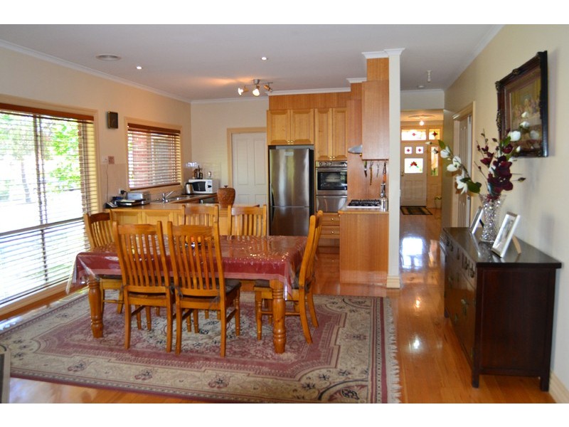 6 Latham Close, Mill Park VIC 3082