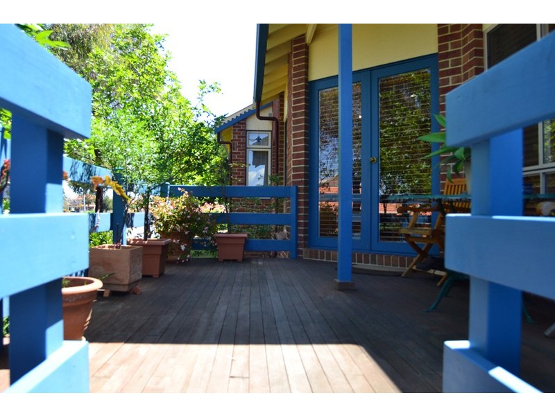 6 Latham Close, Mill Park VIC 3082