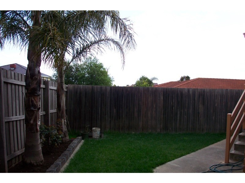 2/35 Azalea Avenue, Mill Park VIC 3082