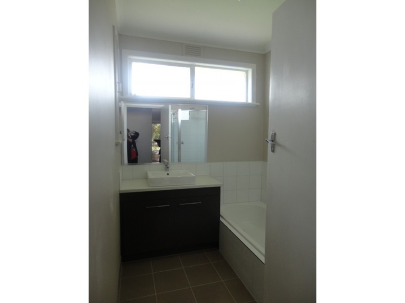 15 Elizabeth Court, Reservoir VIC 3073