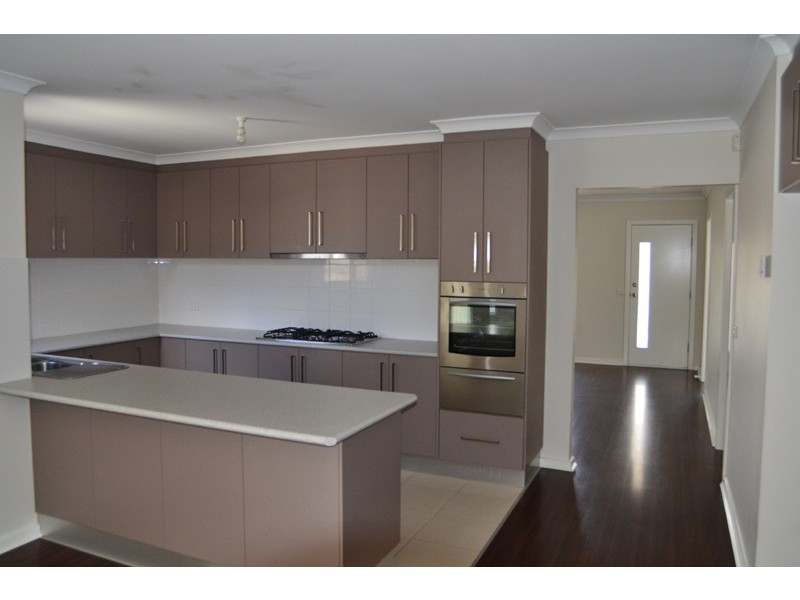 8 Taronga Way, South Morang VIC 3752