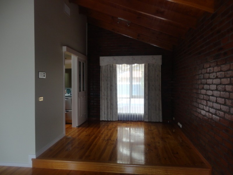 123 Centenary Drive, Mill Park VIC 3082