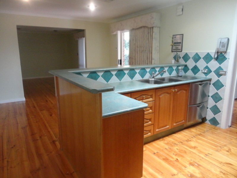 123 Centenary Drive, Mill Park VIC 3082