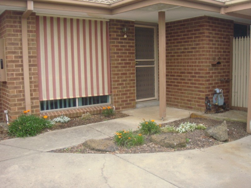 2/103 Hawkes Drive, Mill Park VIC 3082