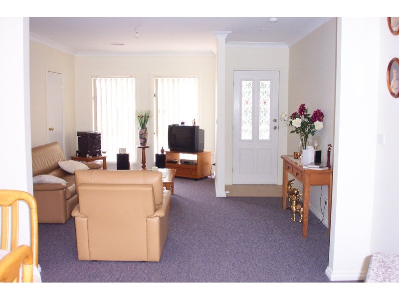 2/22 Hawkes Drive, Mill Park VIC 3082