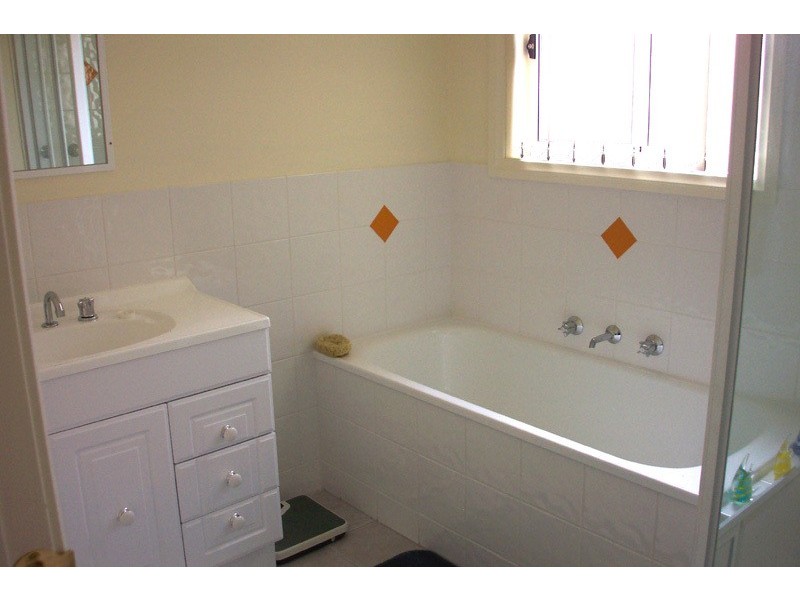 2/22 Hawkes Drive, Mill Park VIC 3082