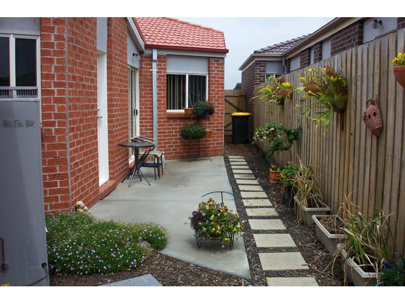 2/22 Hawkes Drive, Mill Park VIC 3082