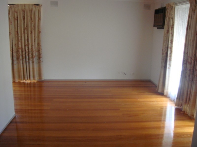 4 Meagan Close, Thomastown VIC 3074