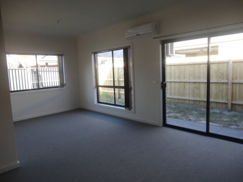 1/12 Brush Road (Kirkland Court), Epping VIC 3076