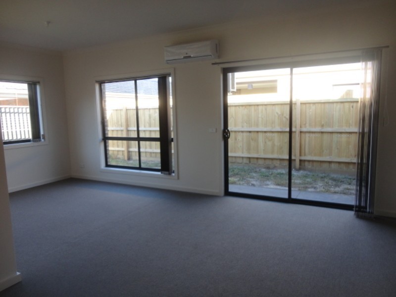 1/12 Brush Road (Kirkland Court), Epping VIC 3076
