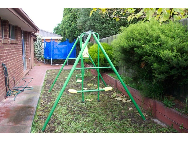 2/103 Hawkes Drive, Mill Park VIC 3082