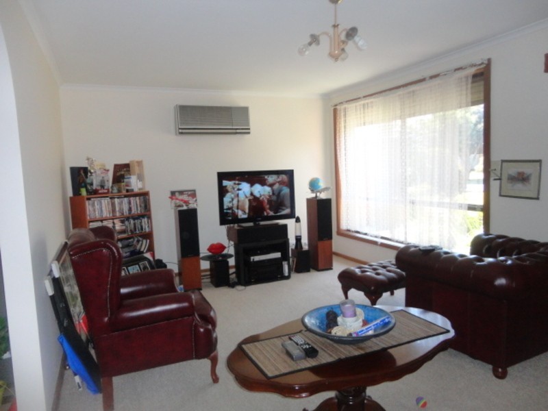 54 Hurlstone Crescent, Mill Park VIC 3082