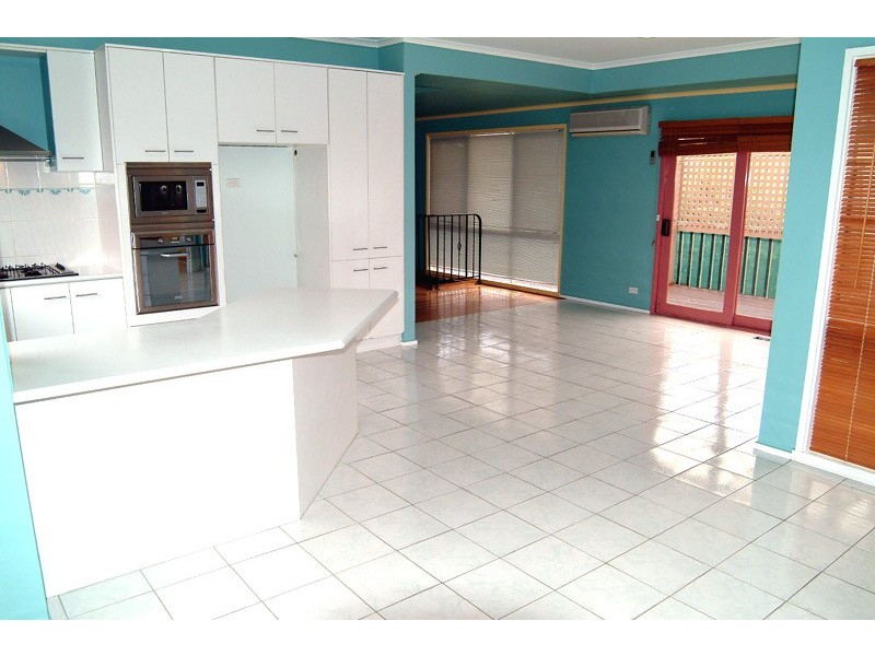 9 Hawkes Drive, Mill Park VIC 3082