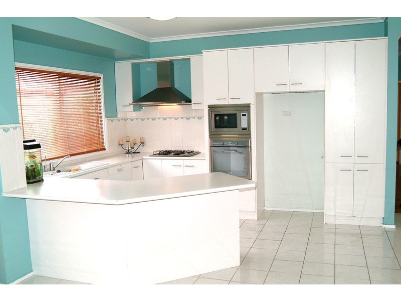 9 Hawkes Drive, Mill Park VIC 3082