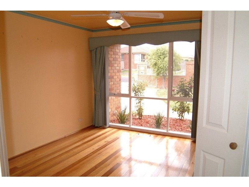 9 Hawkes Drive, Mill Park VIC 3082